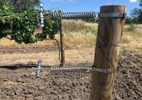 Пружина-компенсатор на деревянный столб